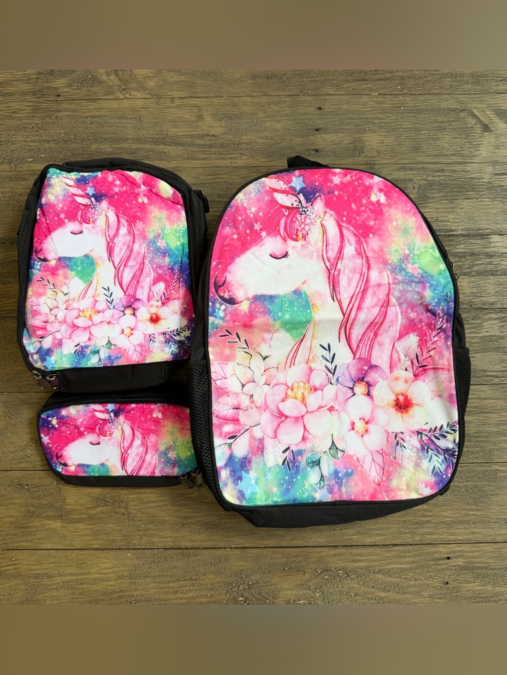 Unicorn three-piece backpack set
Includes backpack, lunch bag, and pencil bag